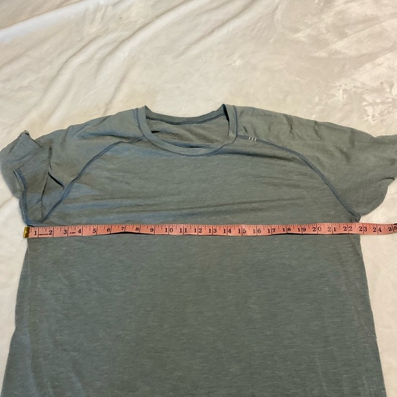 Men's Lululemon Metal Vent Tech Short Sleeve Gray Shirt - Picture 9 of 11